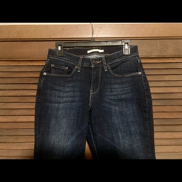 Levi’s Curvy Bootcut Size 4/27 Dark Wash Jeans - Picture 9 of 9